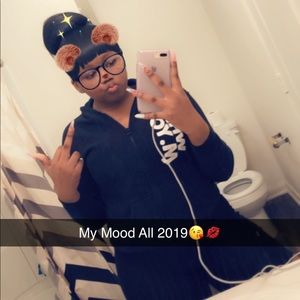 Meet your Posher, Azaia